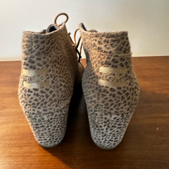 Women’s Tom’s suede wedge booties cheetah size 11 - Picture 2 of 4